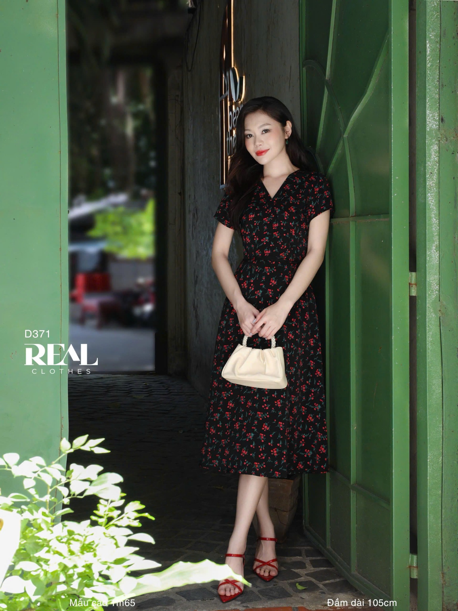 Đầm cổ tim hoa đỏ SALE