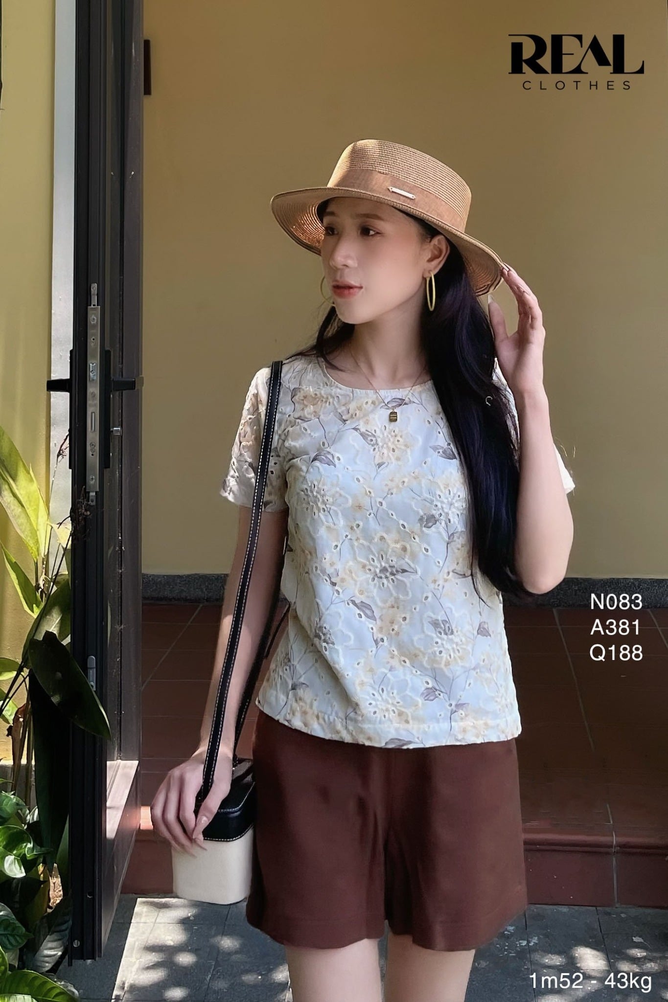 Croptop nút SALE