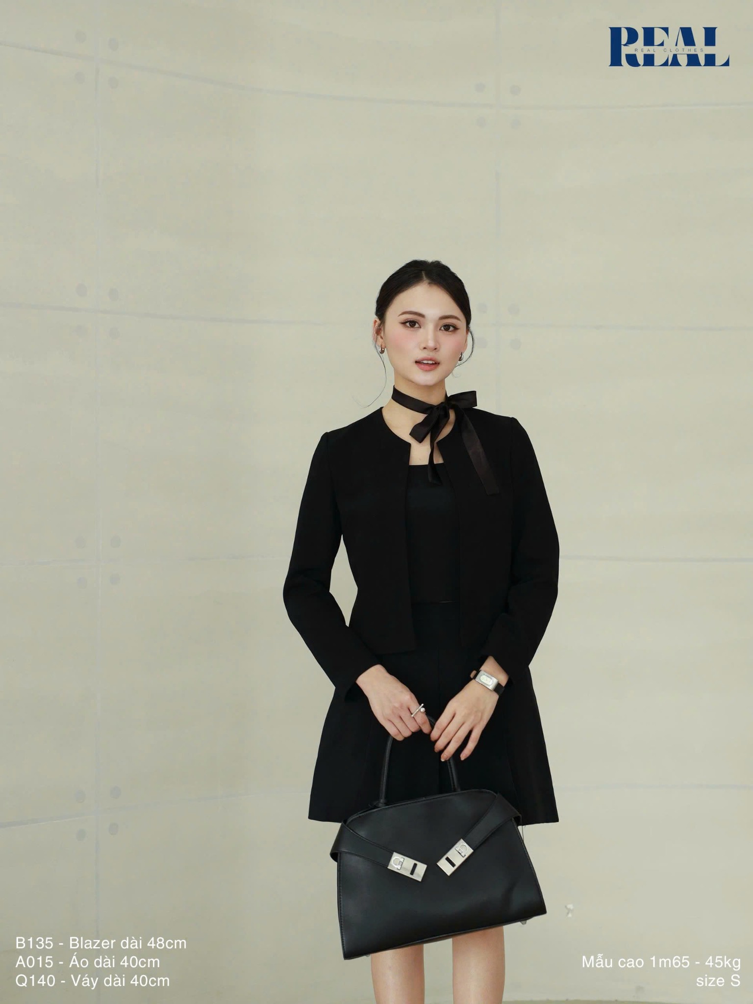 Blazer cổ tròn cindy đen