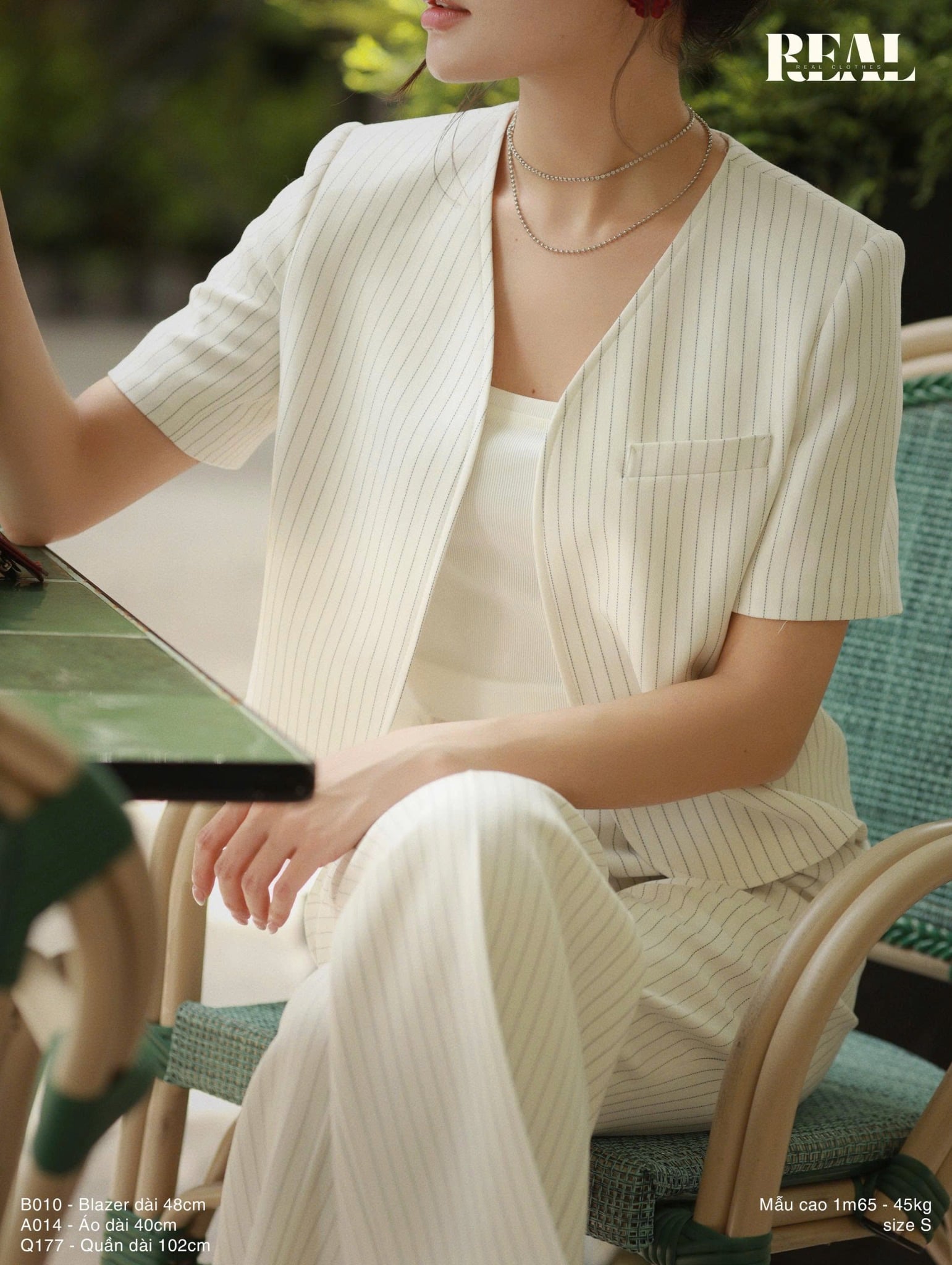 Vest Sunny sọc trắng