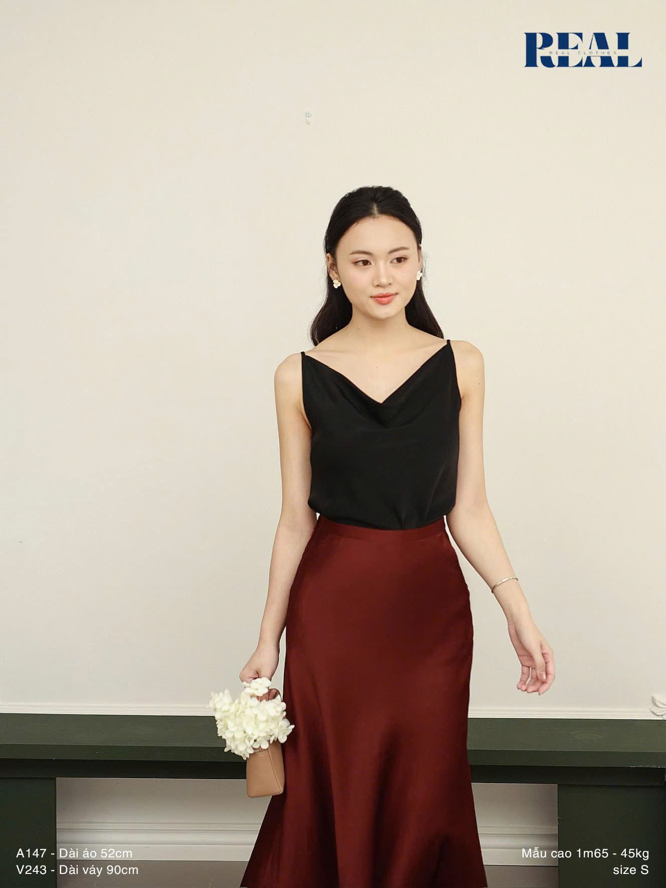 Váy lụa đỏ mận