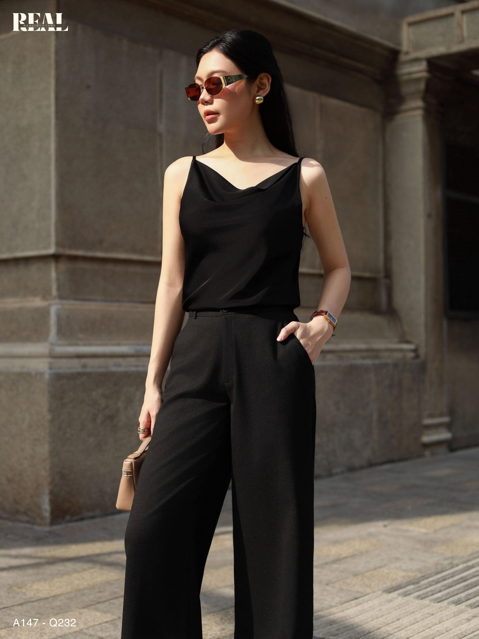  Áo cổ đổ đen 