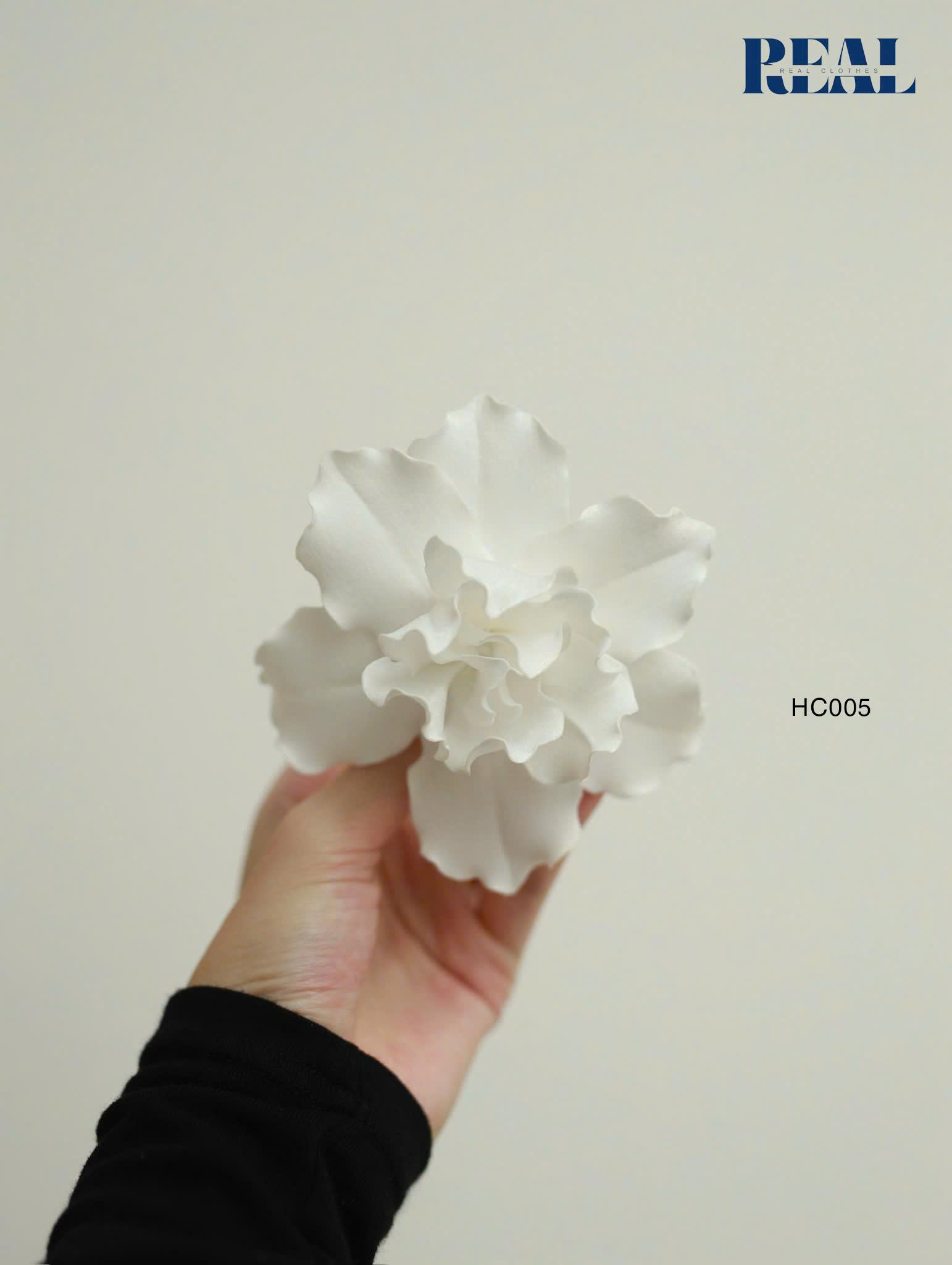 Cài áo hoa diên vĩ