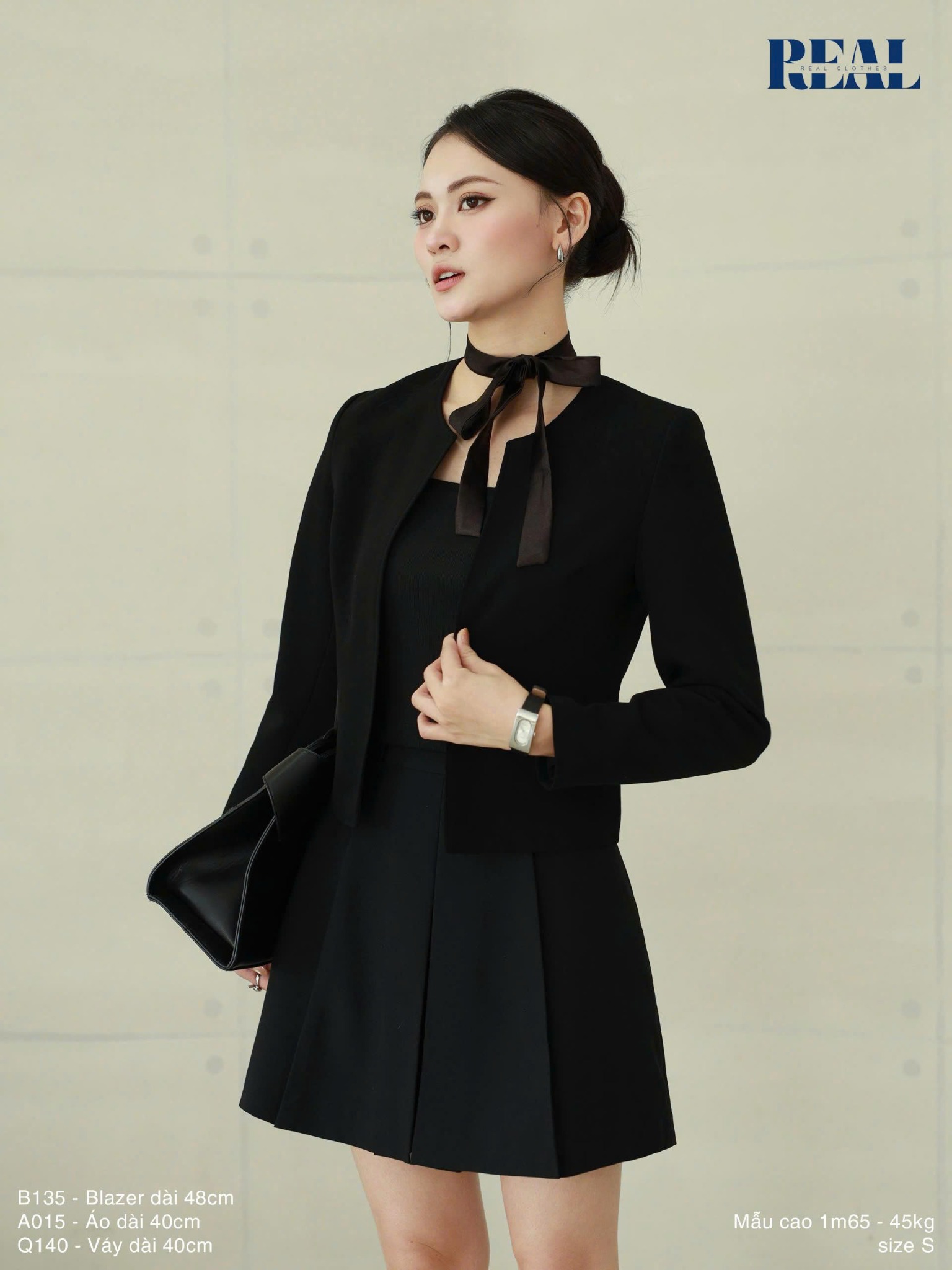 Blazer cổ tròn cindy đen