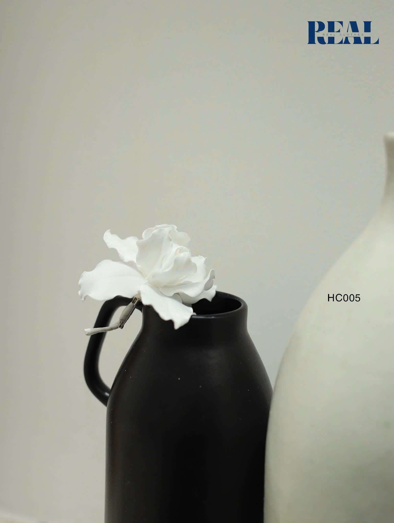 Cài áo hoa diên vĩ