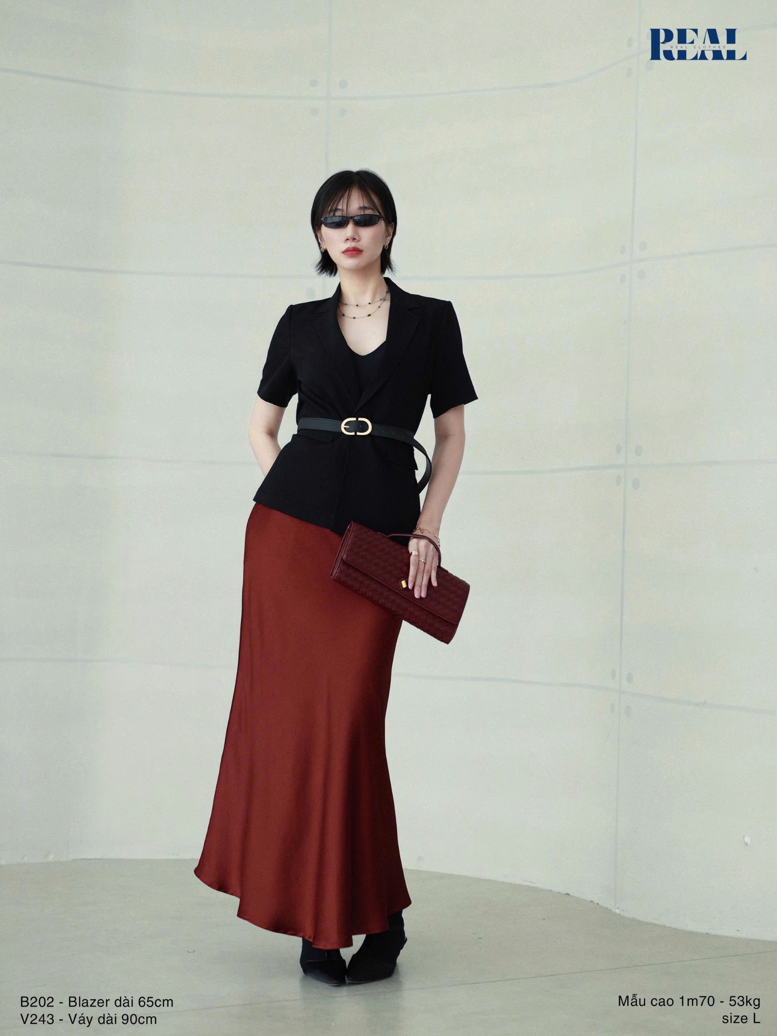 Váy lụa đỏ mận