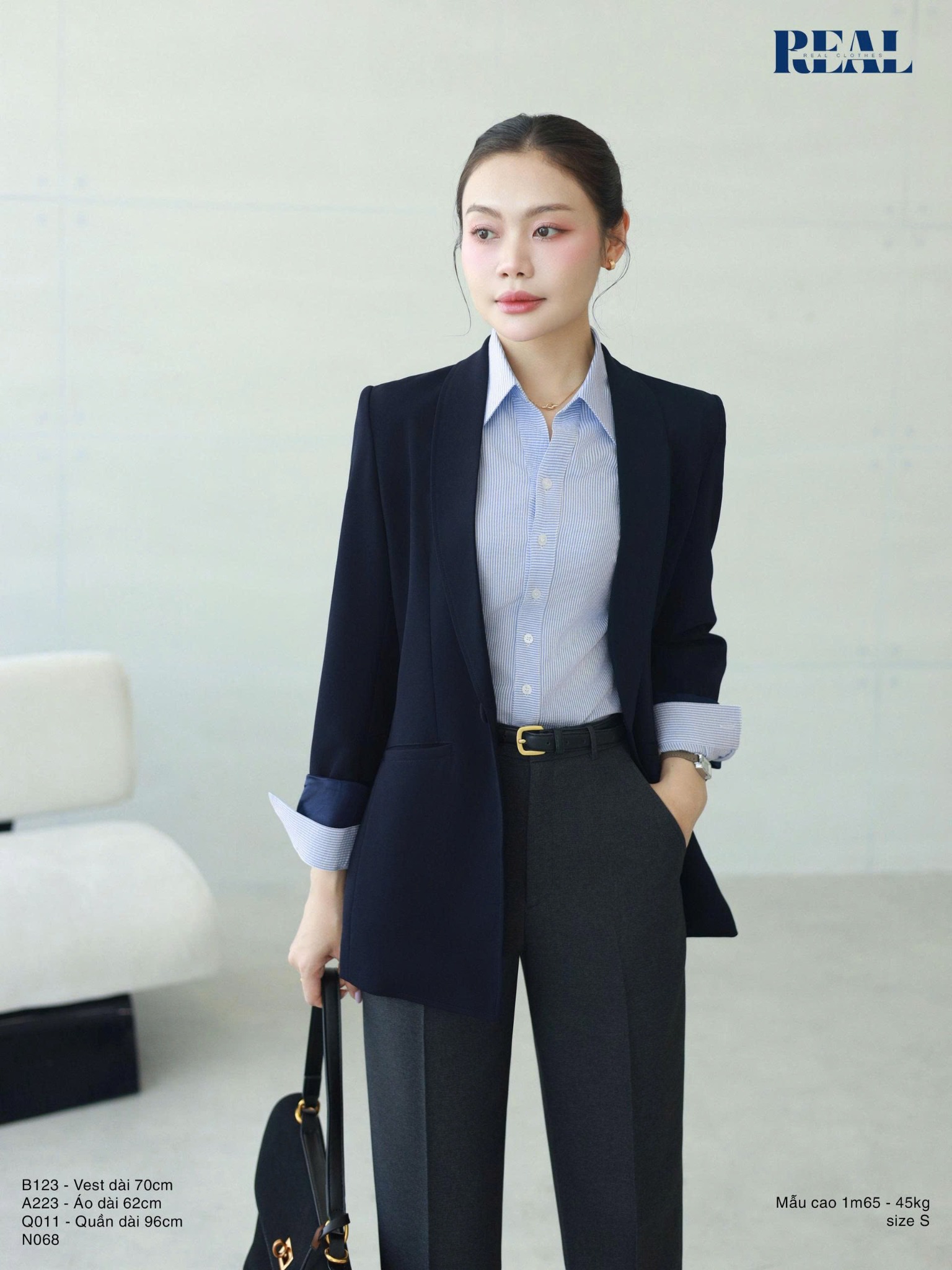 Sơ mi cổ V tay dài sọc xanh