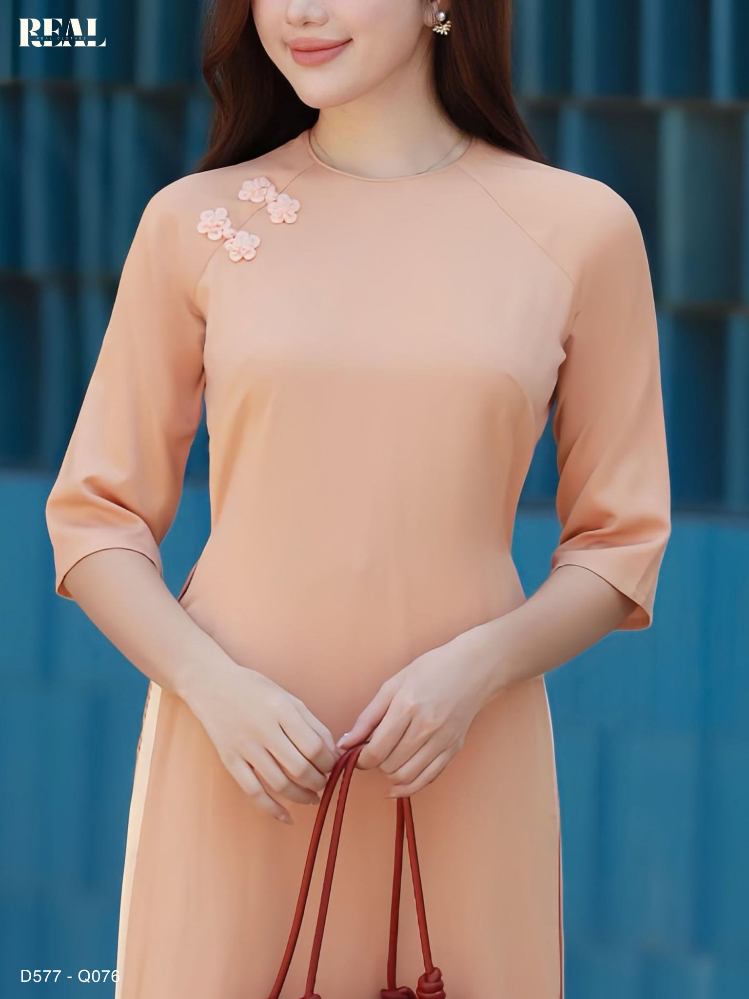 Áo dài cách tân nút hoa