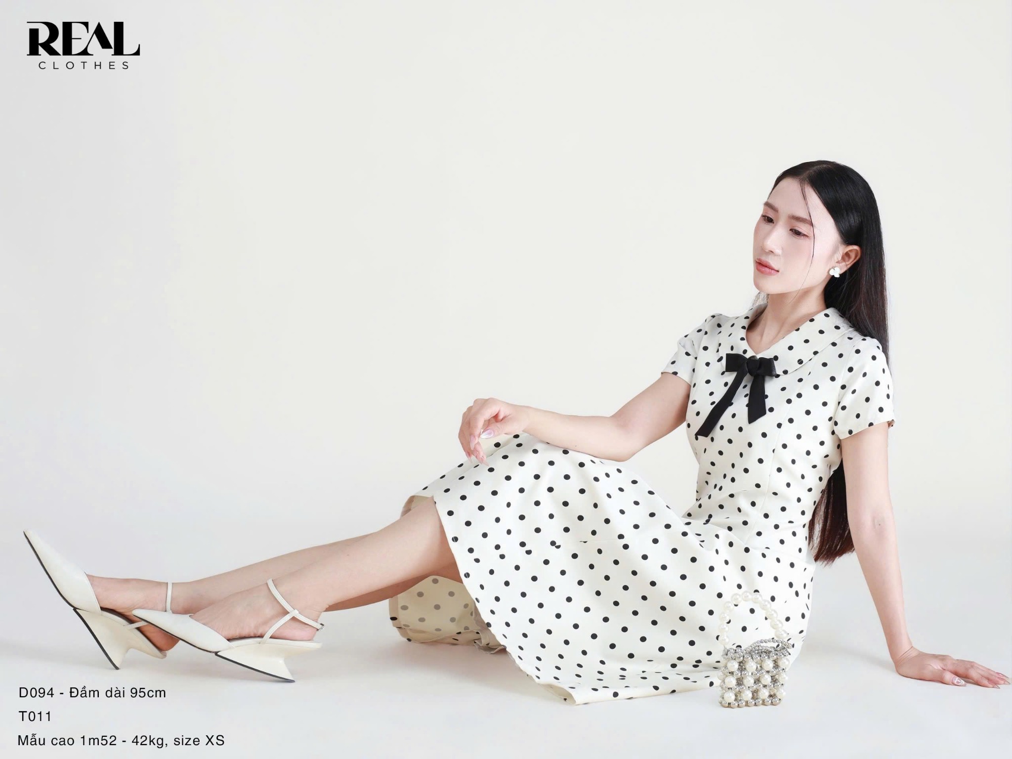 Đầm 8 mảnh cổ lá sen chấm bi