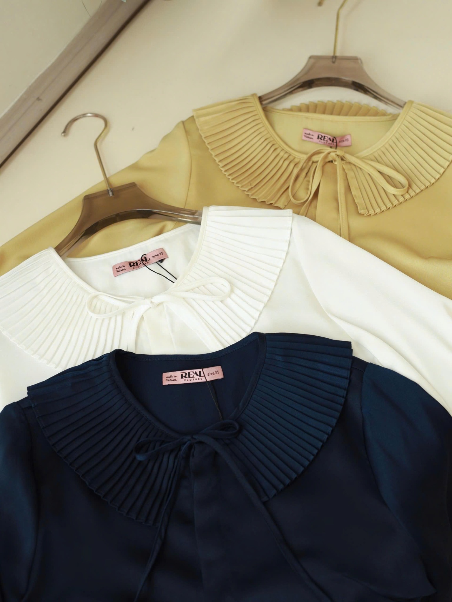 Áo cổ xếp vàng FINAL SALE - size XS