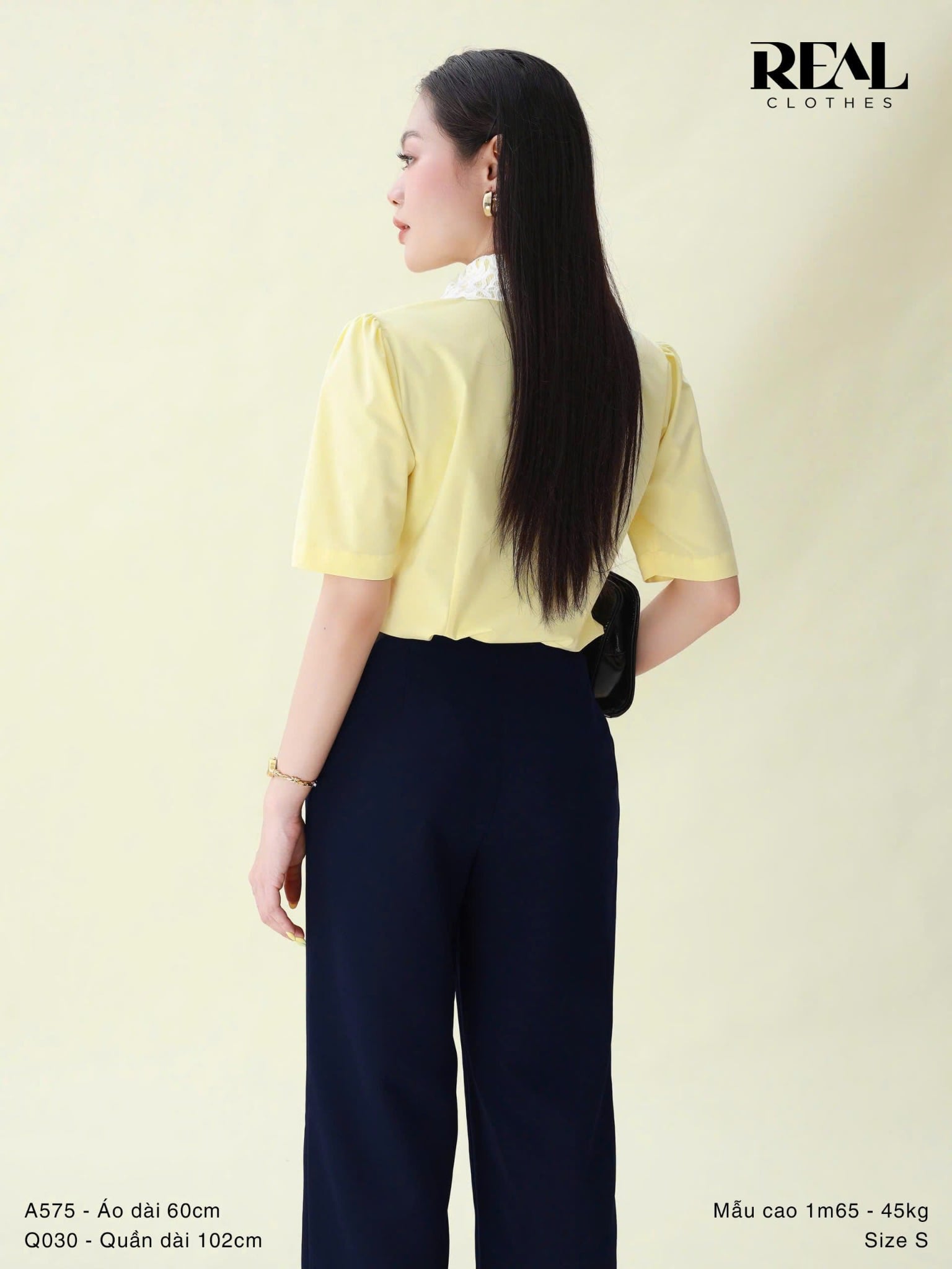 Sơ mi bamboo cổ ren vàng