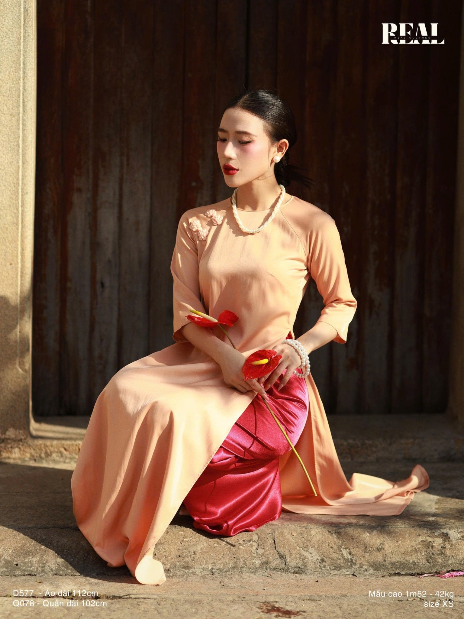 Áo dài cách tân nút hoa cam nude