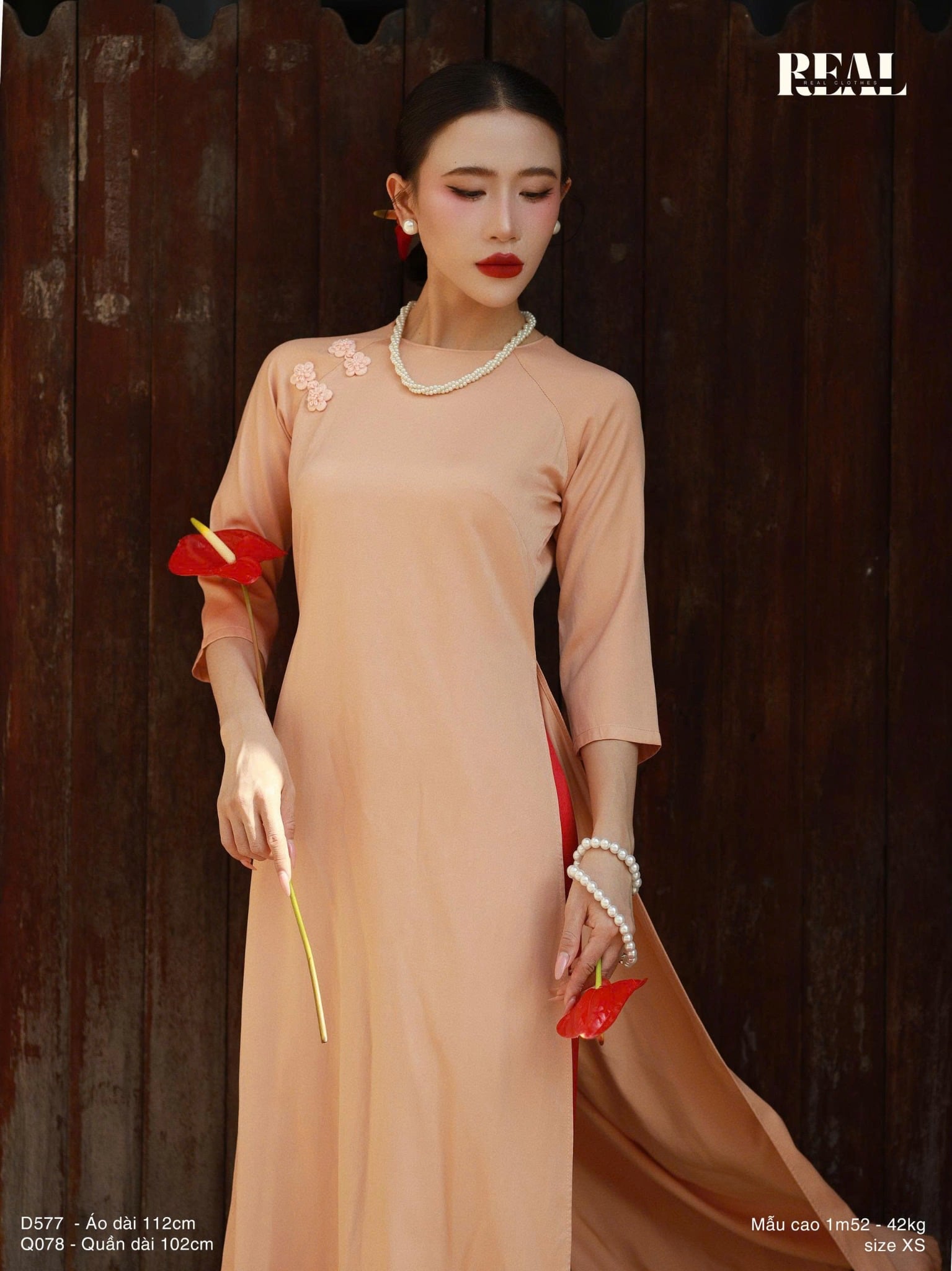 Áo dài cách tân nút hoa cam nude