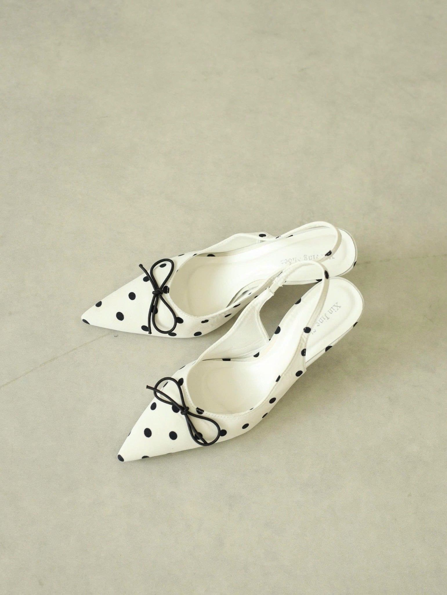 Đầm chéo chấm bi xốp đen