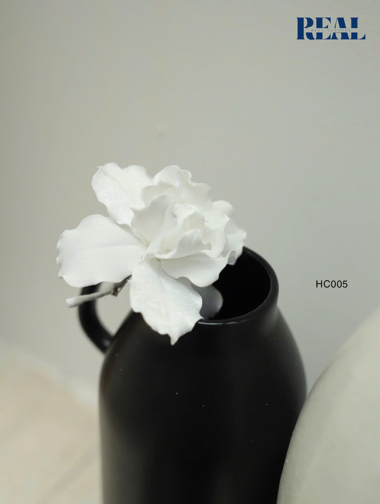 Cài áo hoa diên vĩ