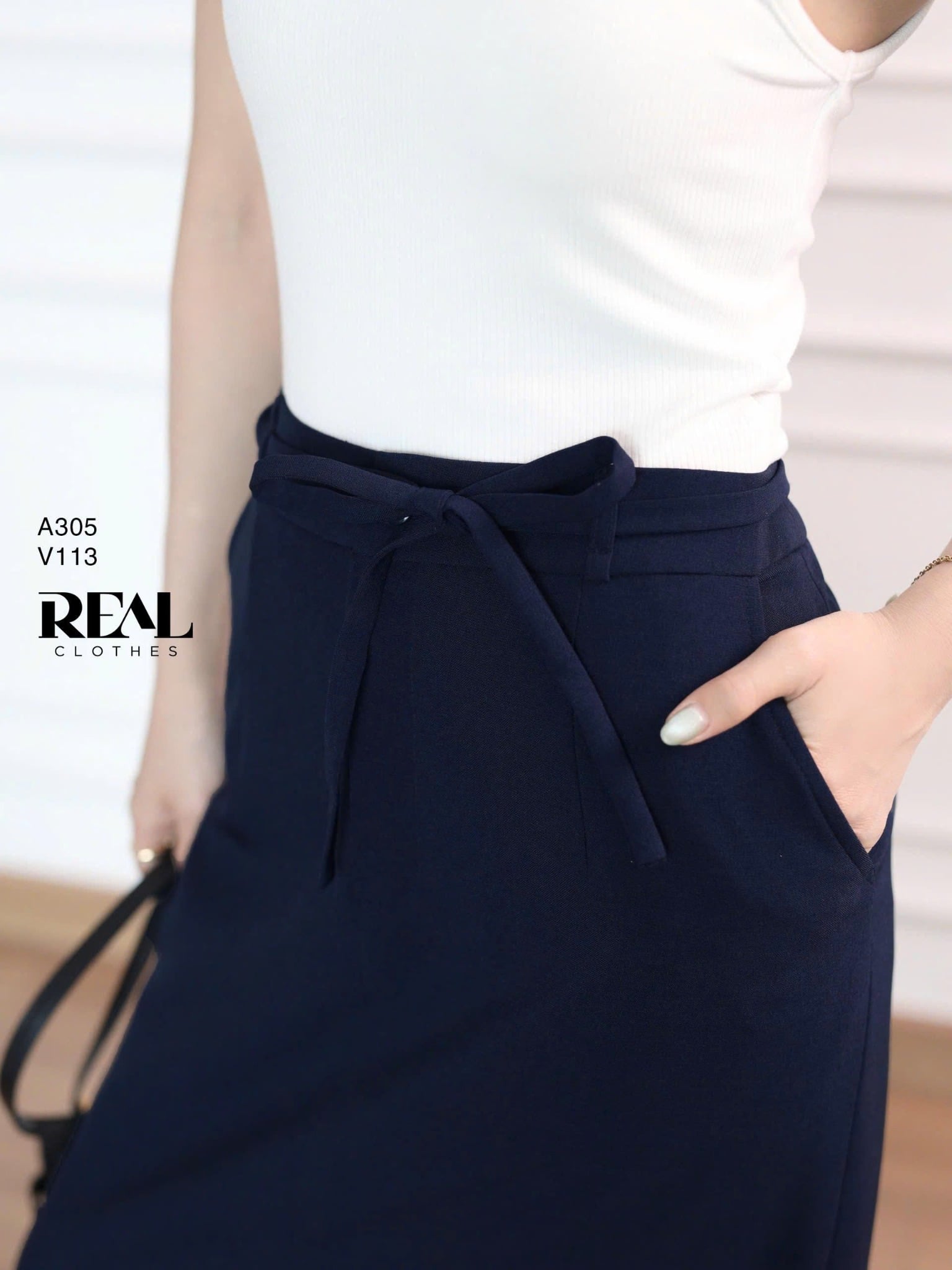 Áo tank top cổ U trắng SALE