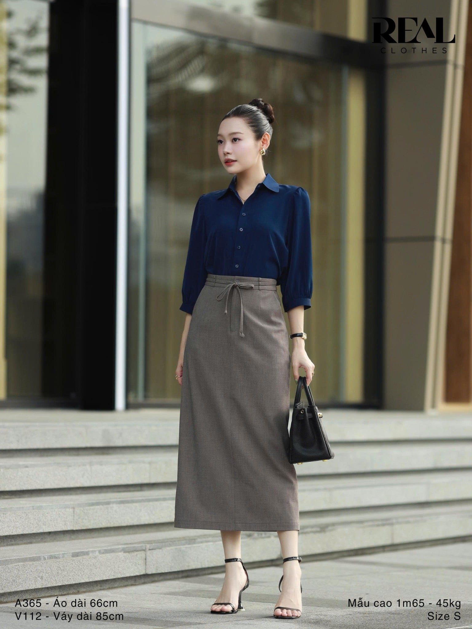 Sơ mi cổ nhọn xanh đen