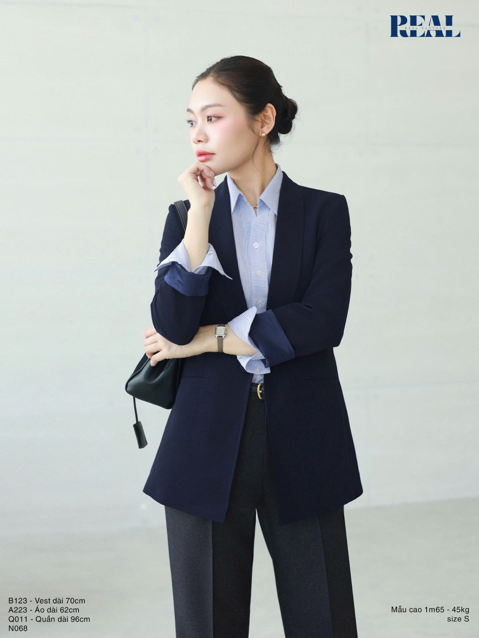 Sơ mi cổ V tay dài sọc xanh