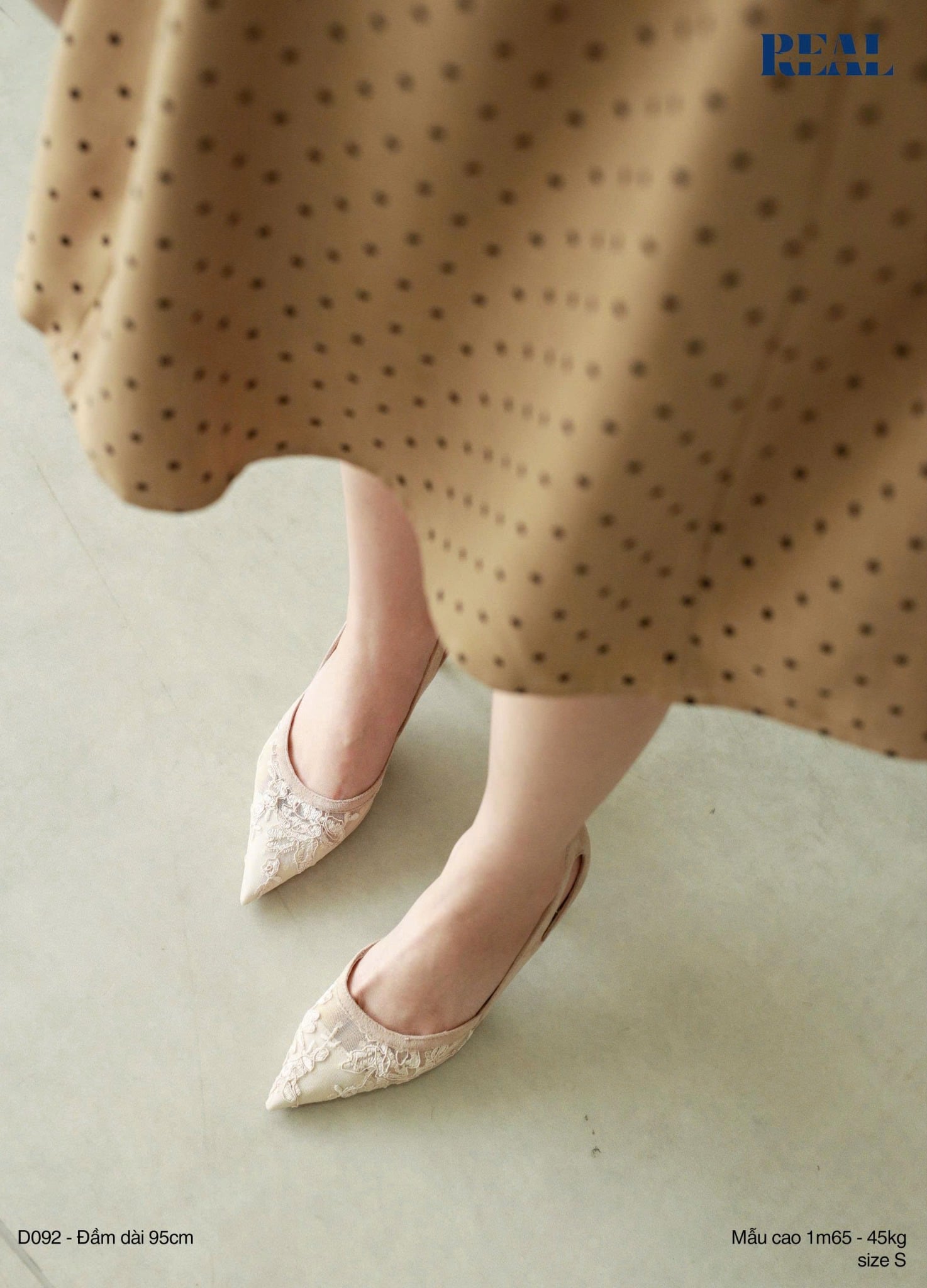 Đầm 8 mảnh cổ lá sen nâu chấm bi