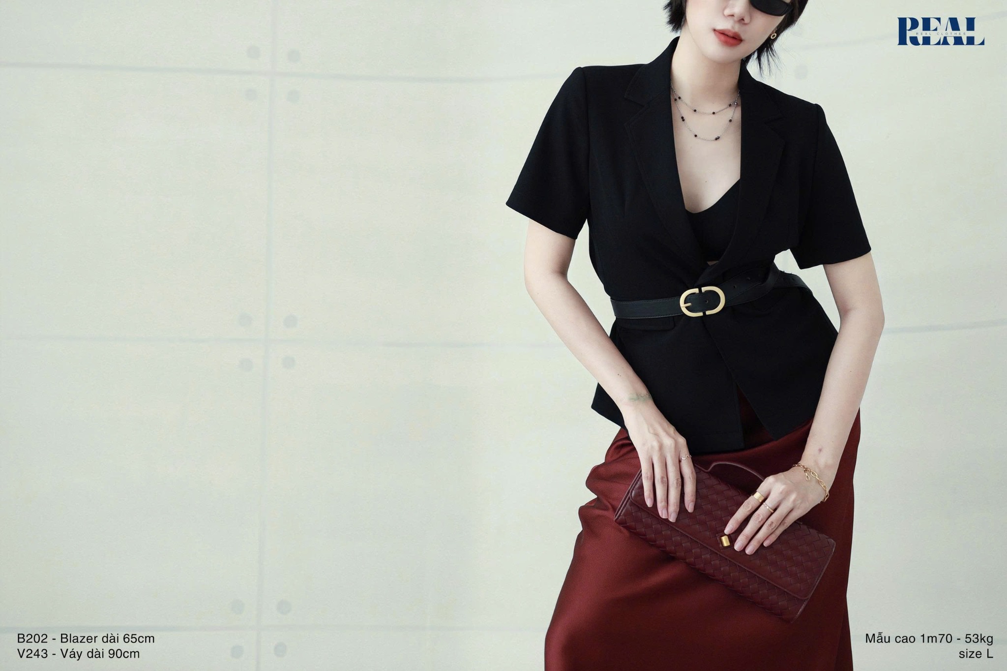 Váy lụa đỏ mận