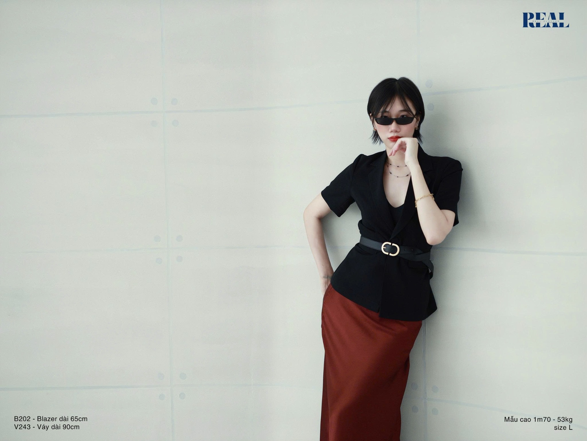 Váy lụa đỏ mận