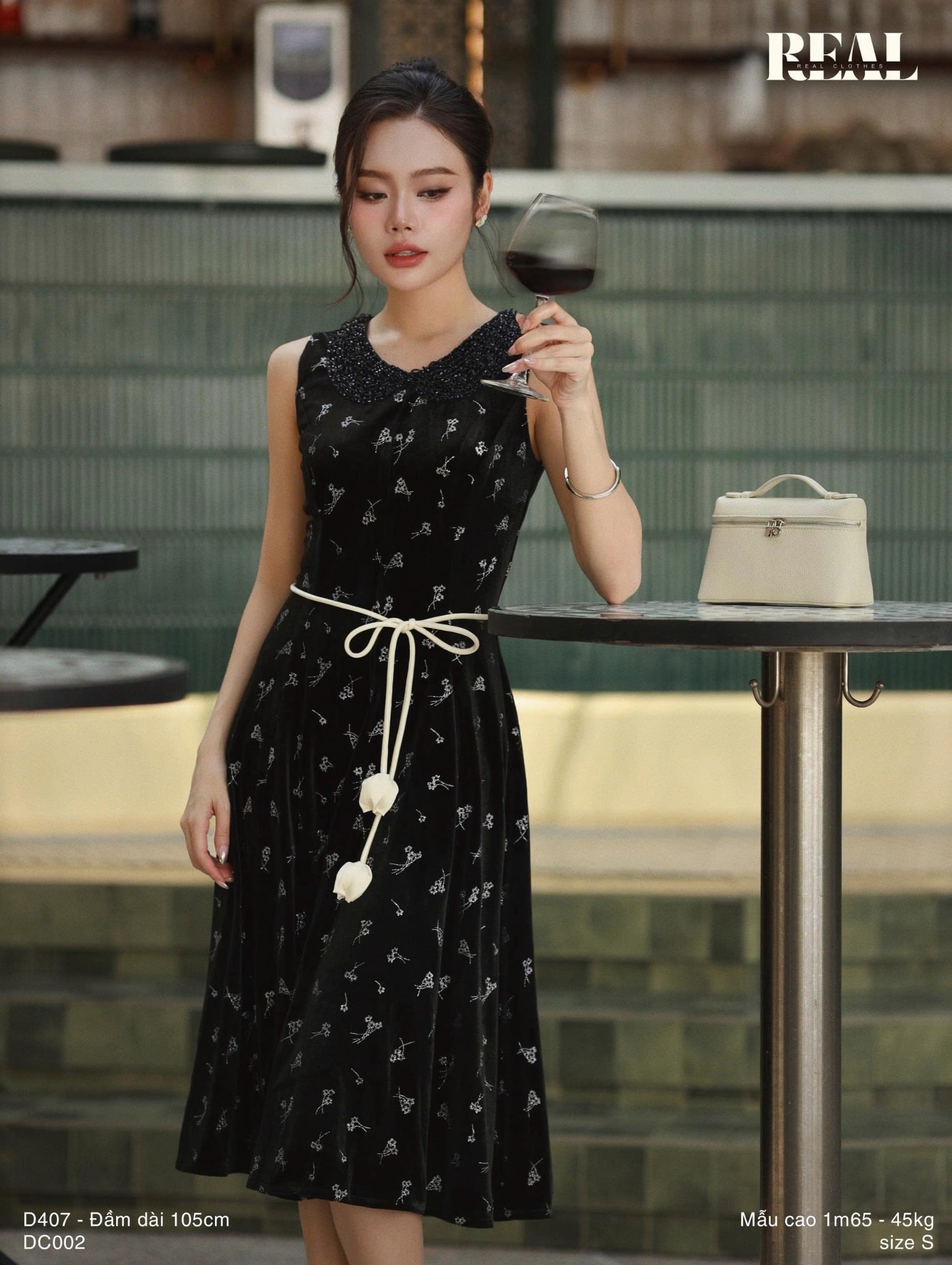 Đầm nhung cổ lá sen