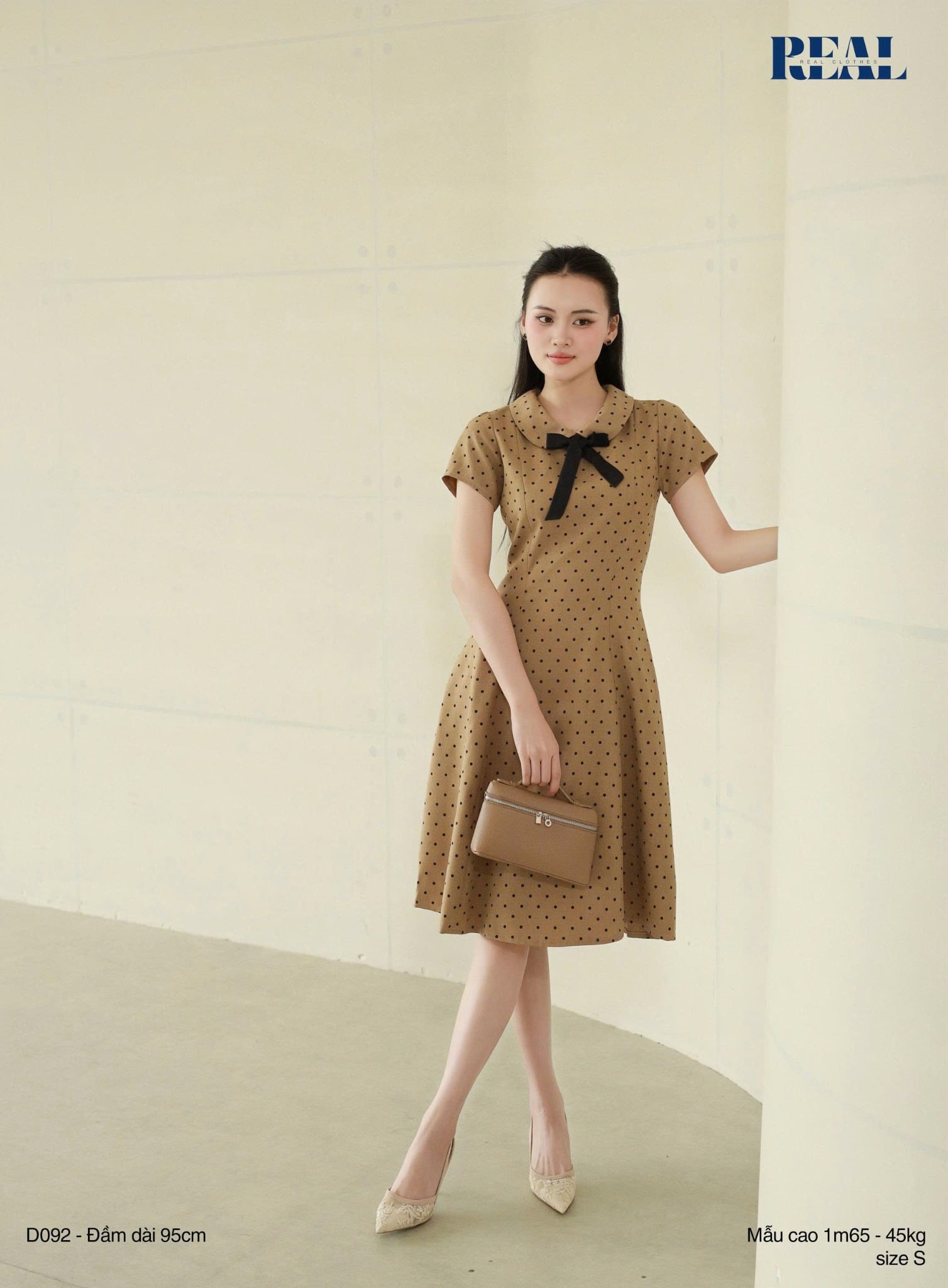 Đầm 8 mảnh cổ lá sen nâu chấm bi