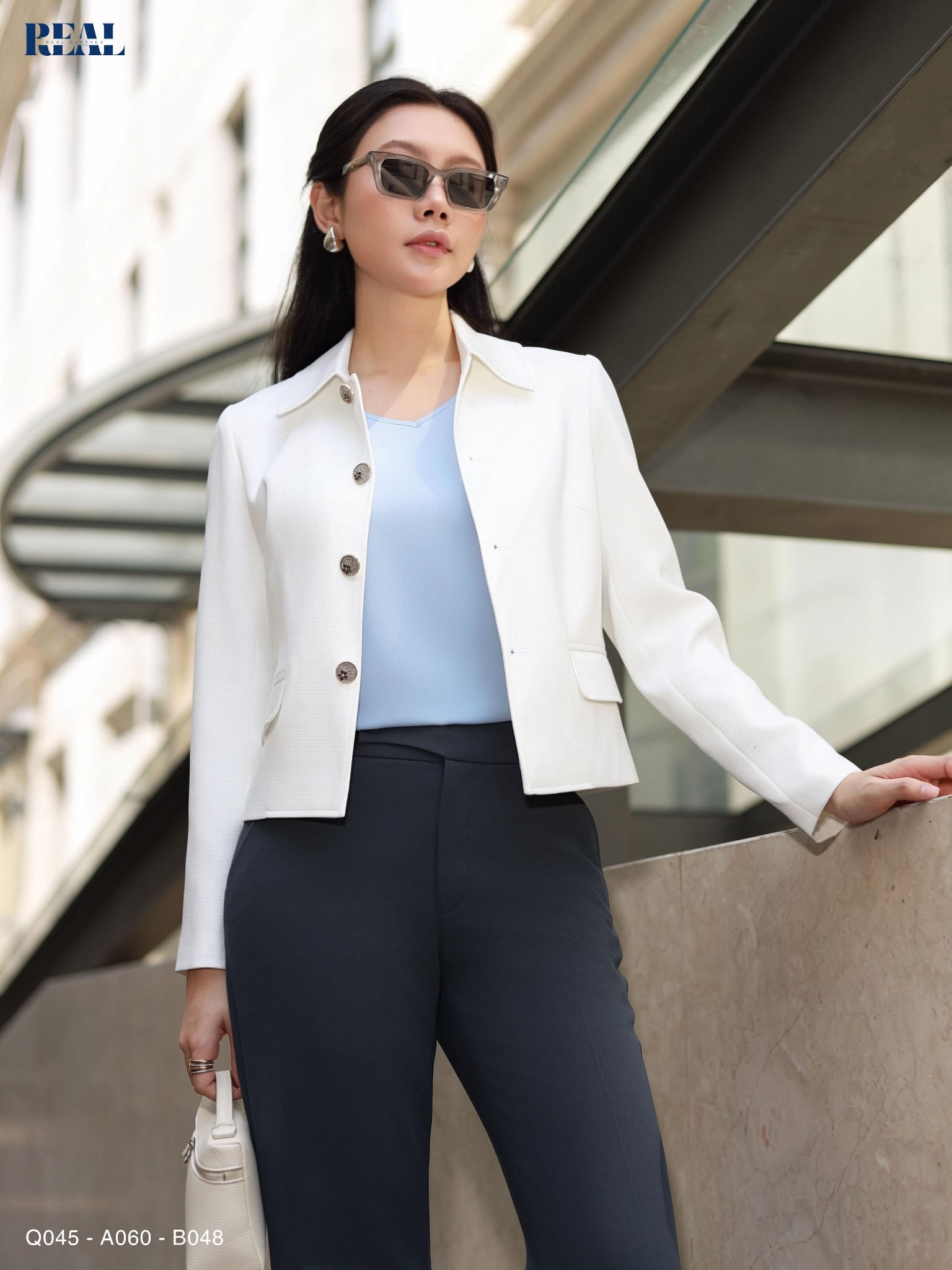  Blazer cổ lá sen trắng 