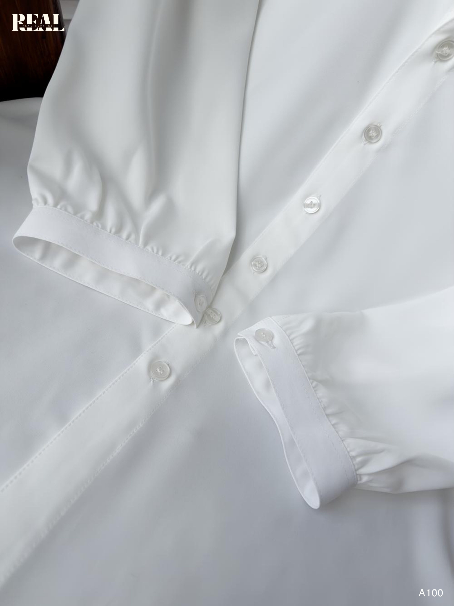 Sơ mi cổ nhọn