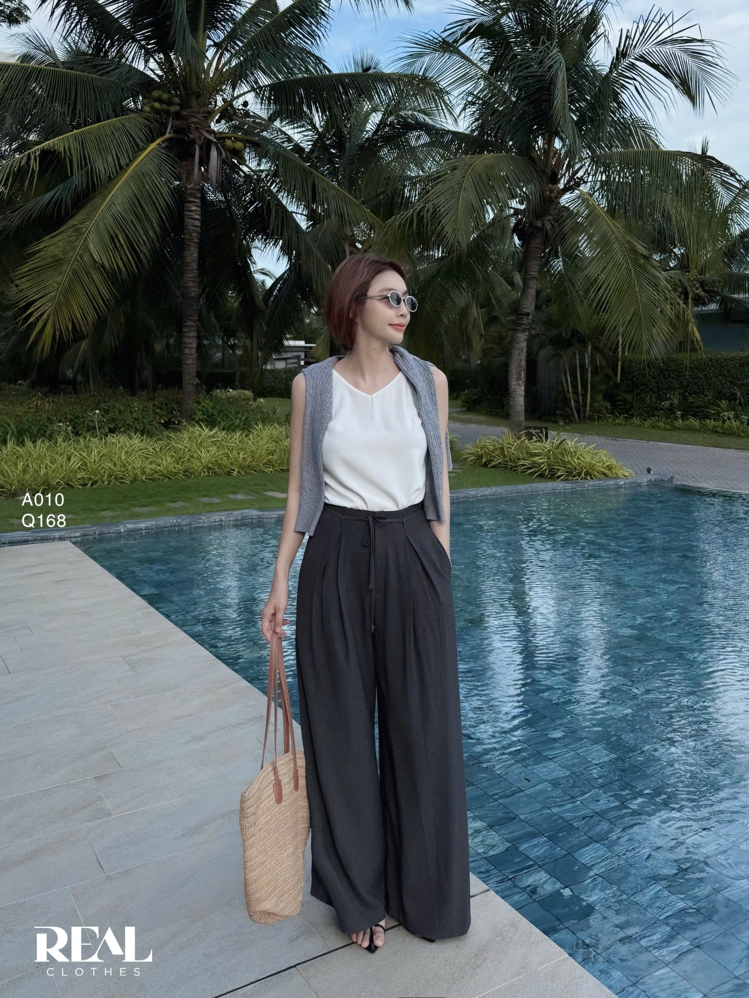 Áo cổ tim không tay