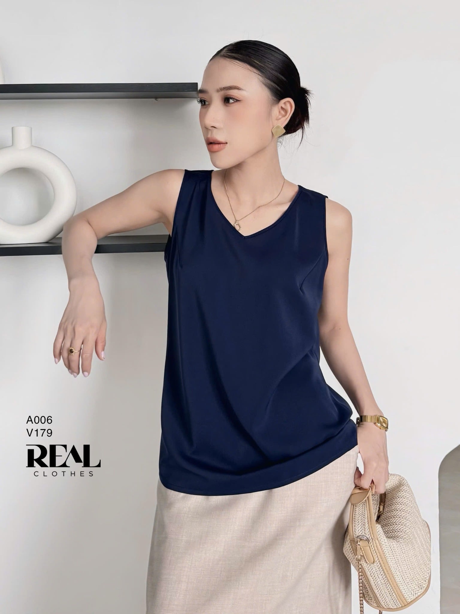 Áo cổ tim không tay