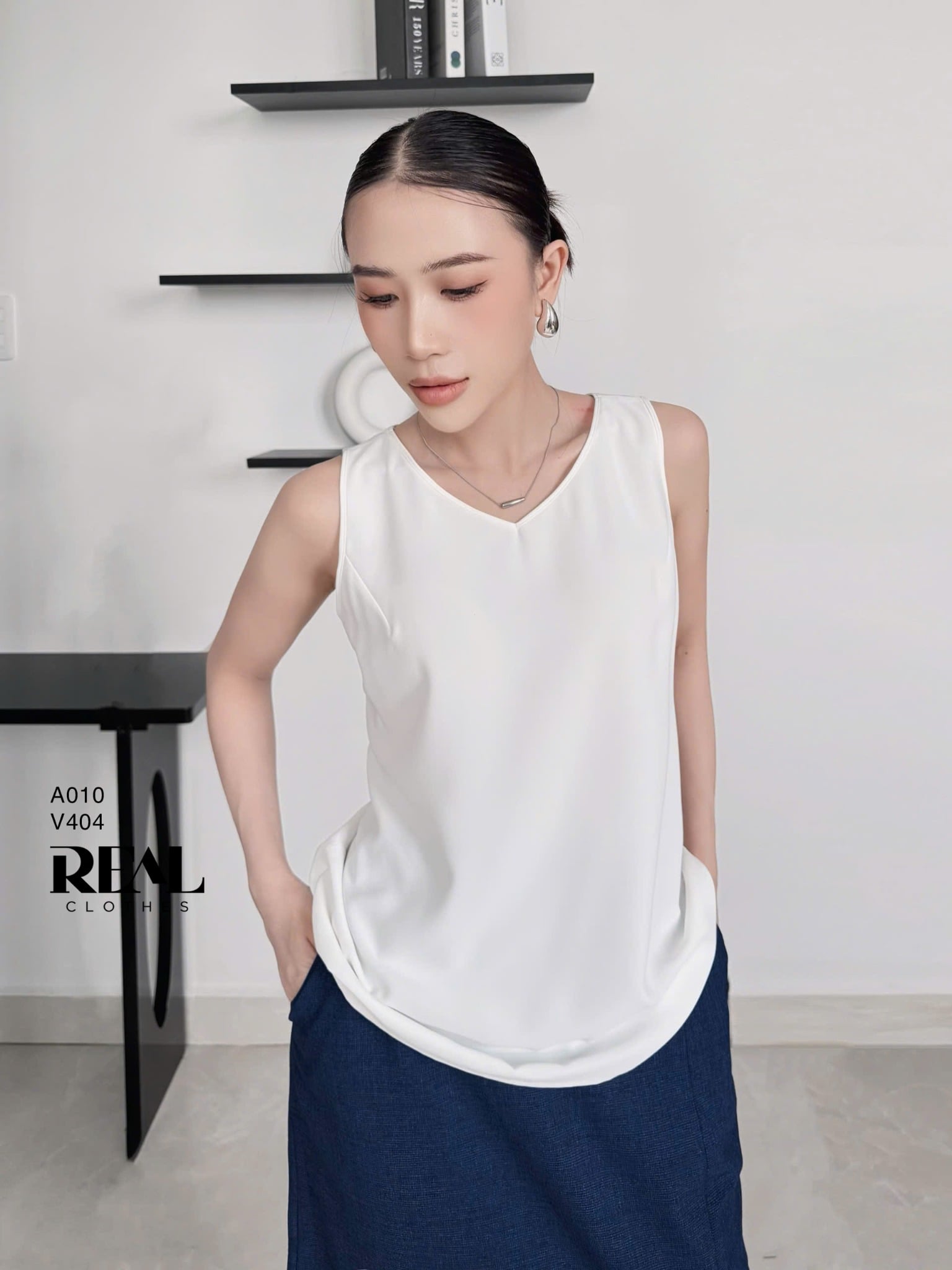 Áo cổ tim không tay