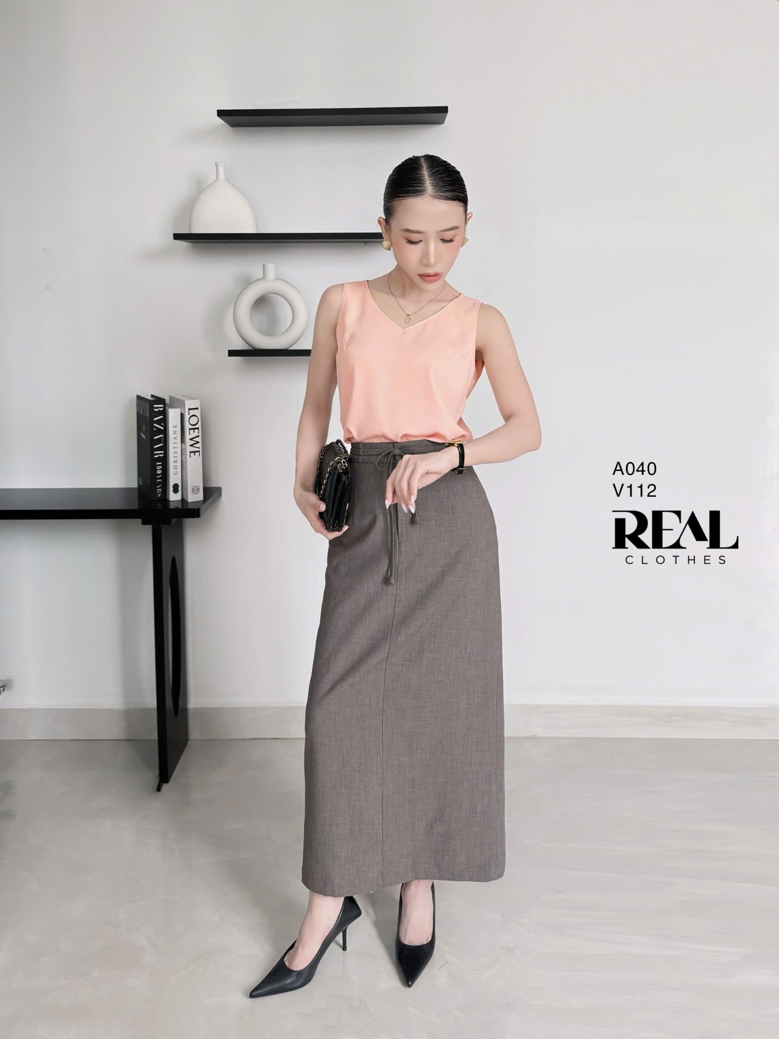 Áo cổ tim không tay