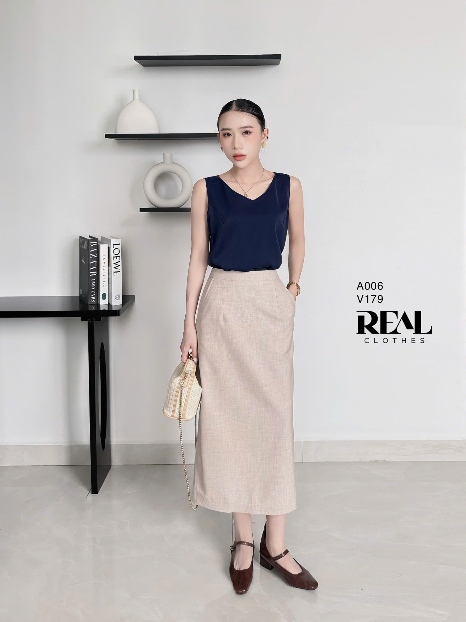 Áo cổ tim không tay