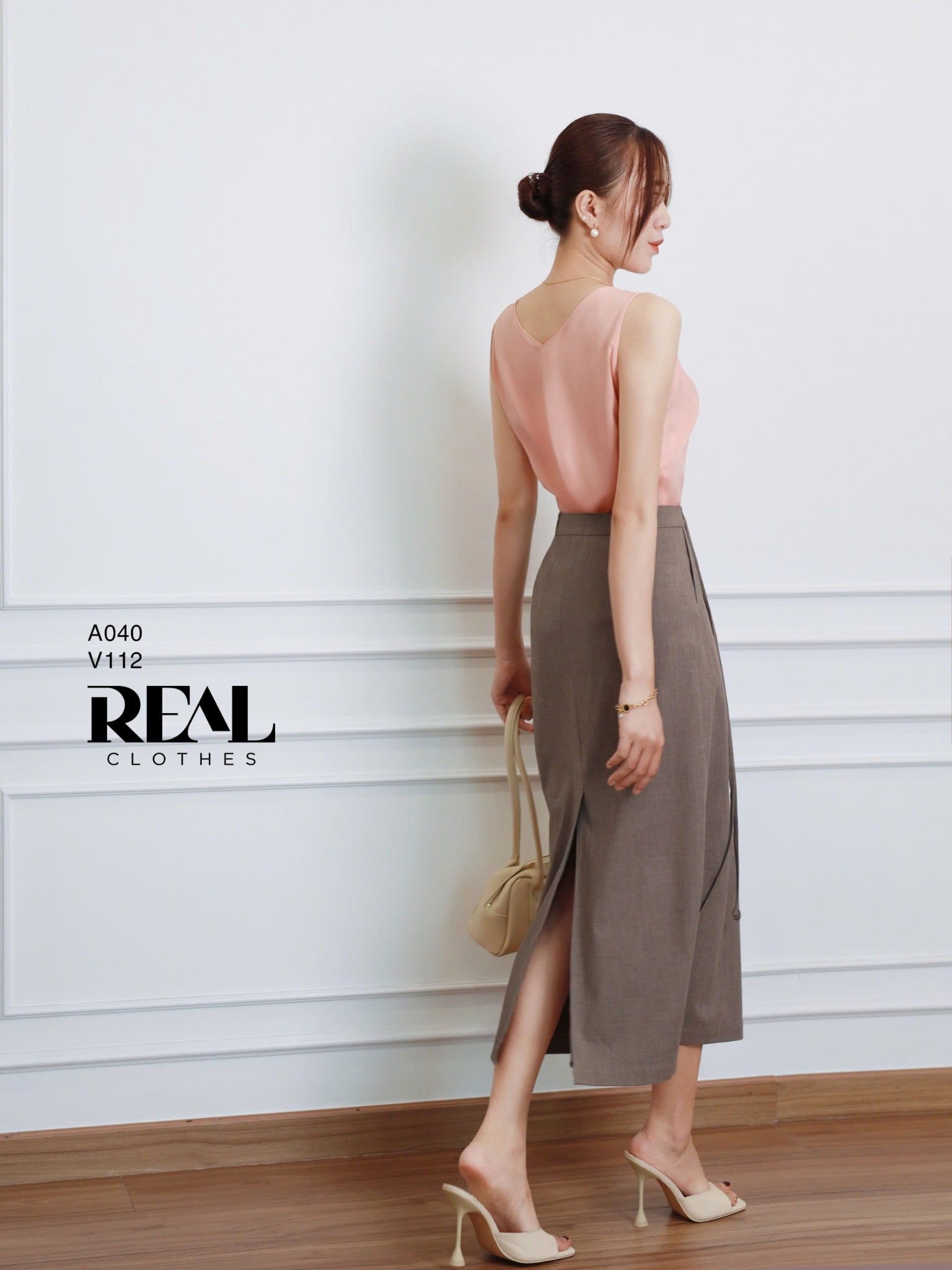 Áo cổ tim không tay