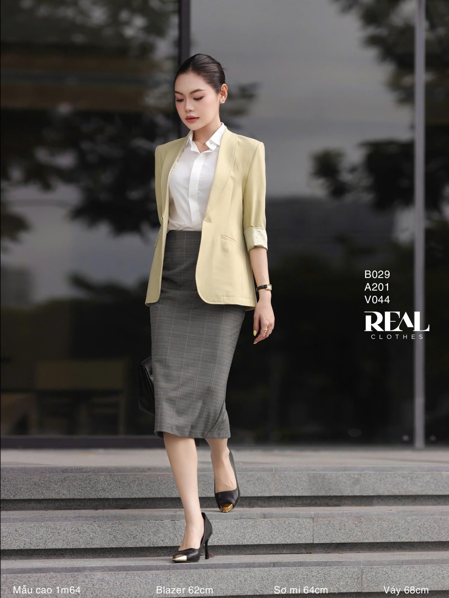 Blazer dài vàng satin