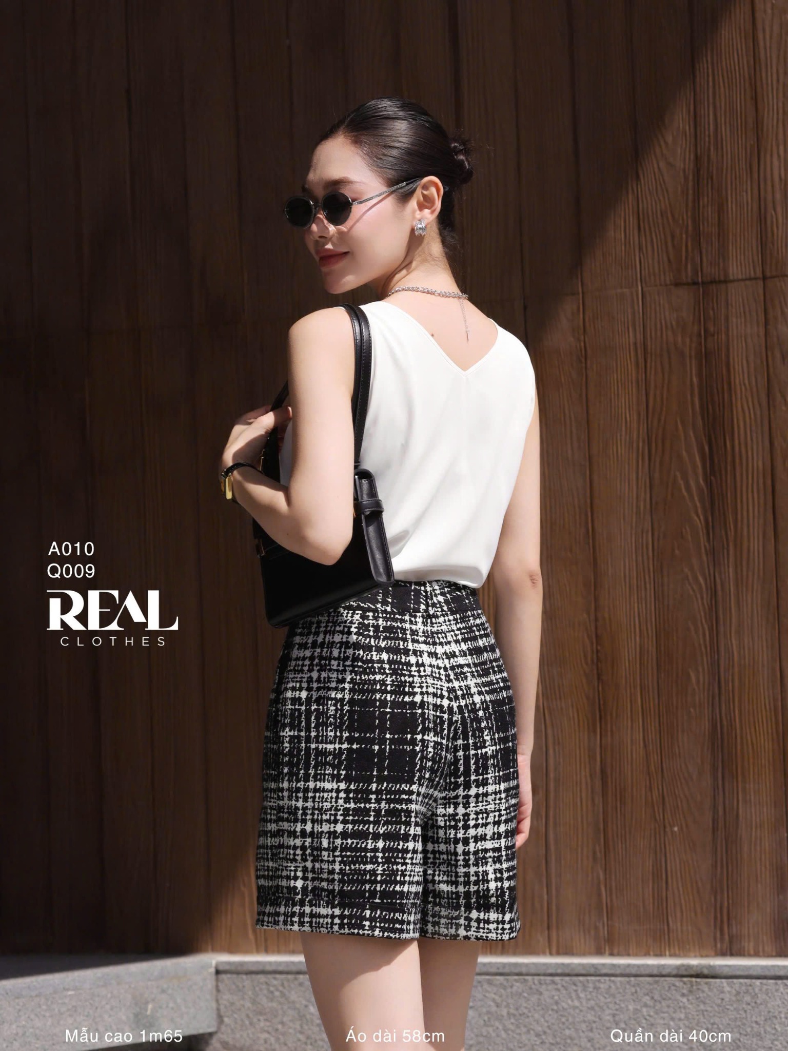 Quần short lật lai vệt đen SALE