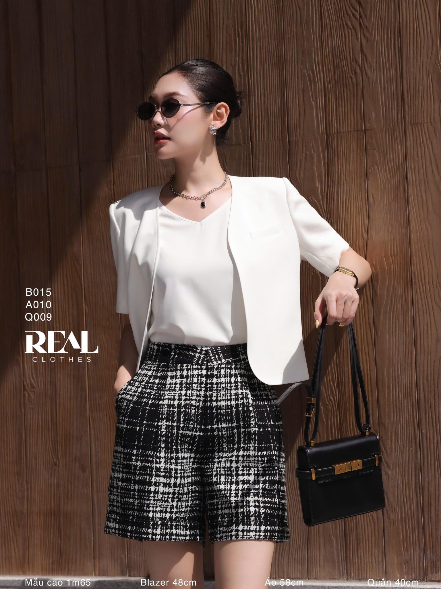 Áo cổ tim trắng không tay