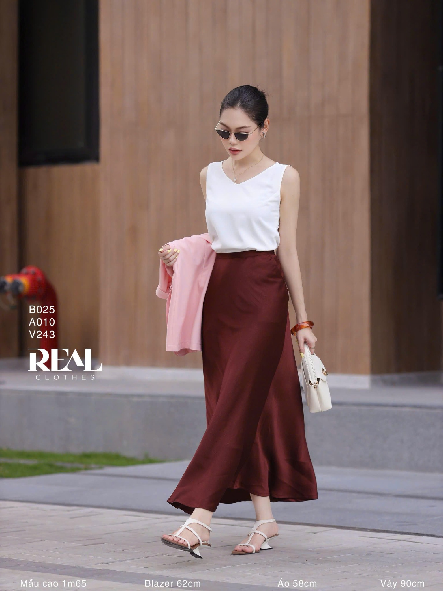 Áo cổ tim trắng không tay