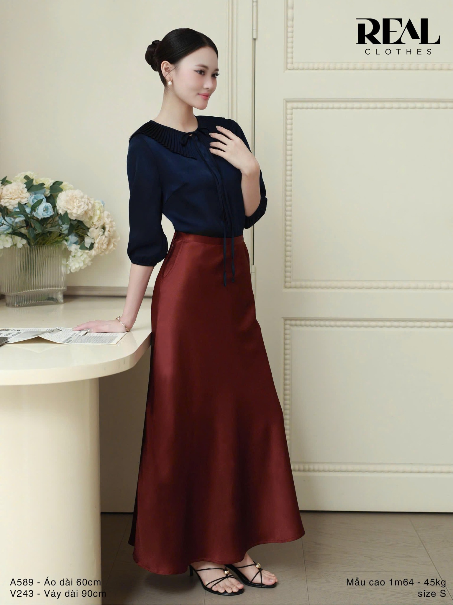 Váy lụa đỏ mận