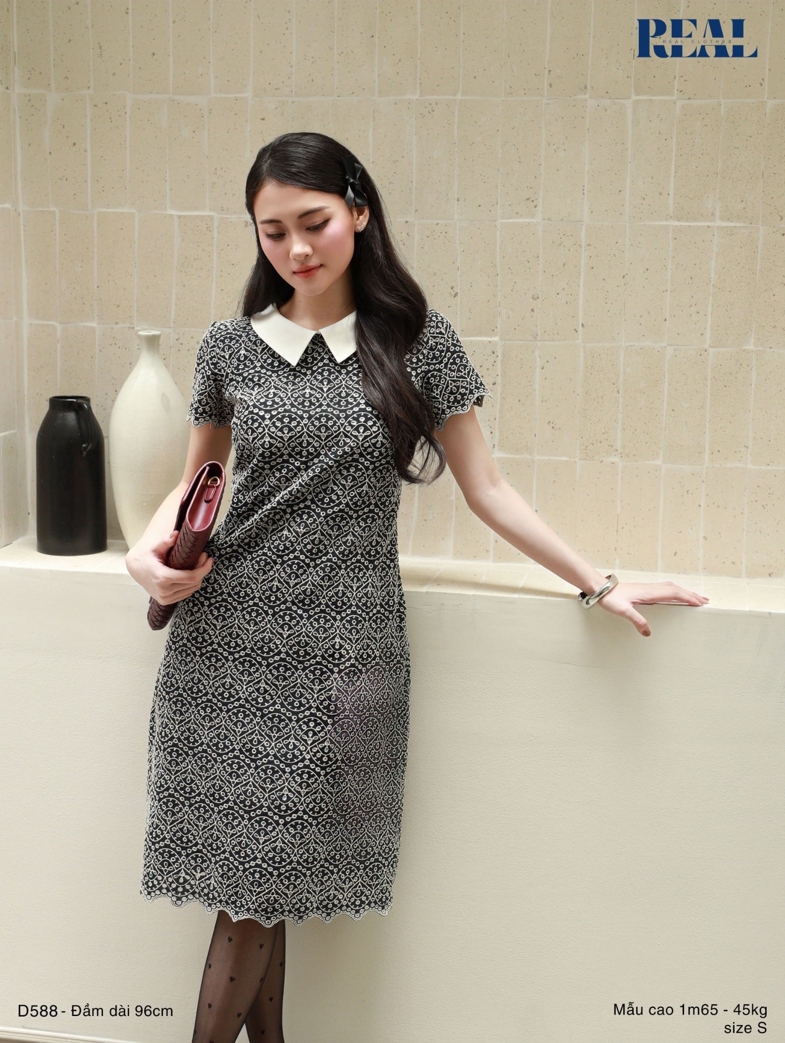 Đầm suông ren tay đủ cổ lá sen