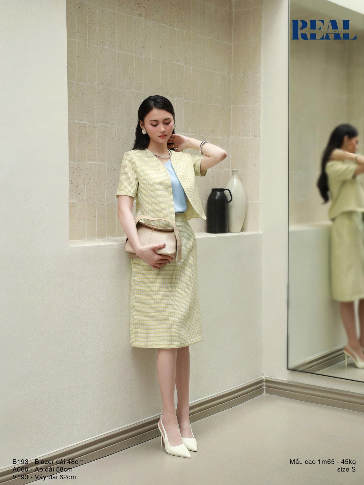 Vest Sunny caro vàng