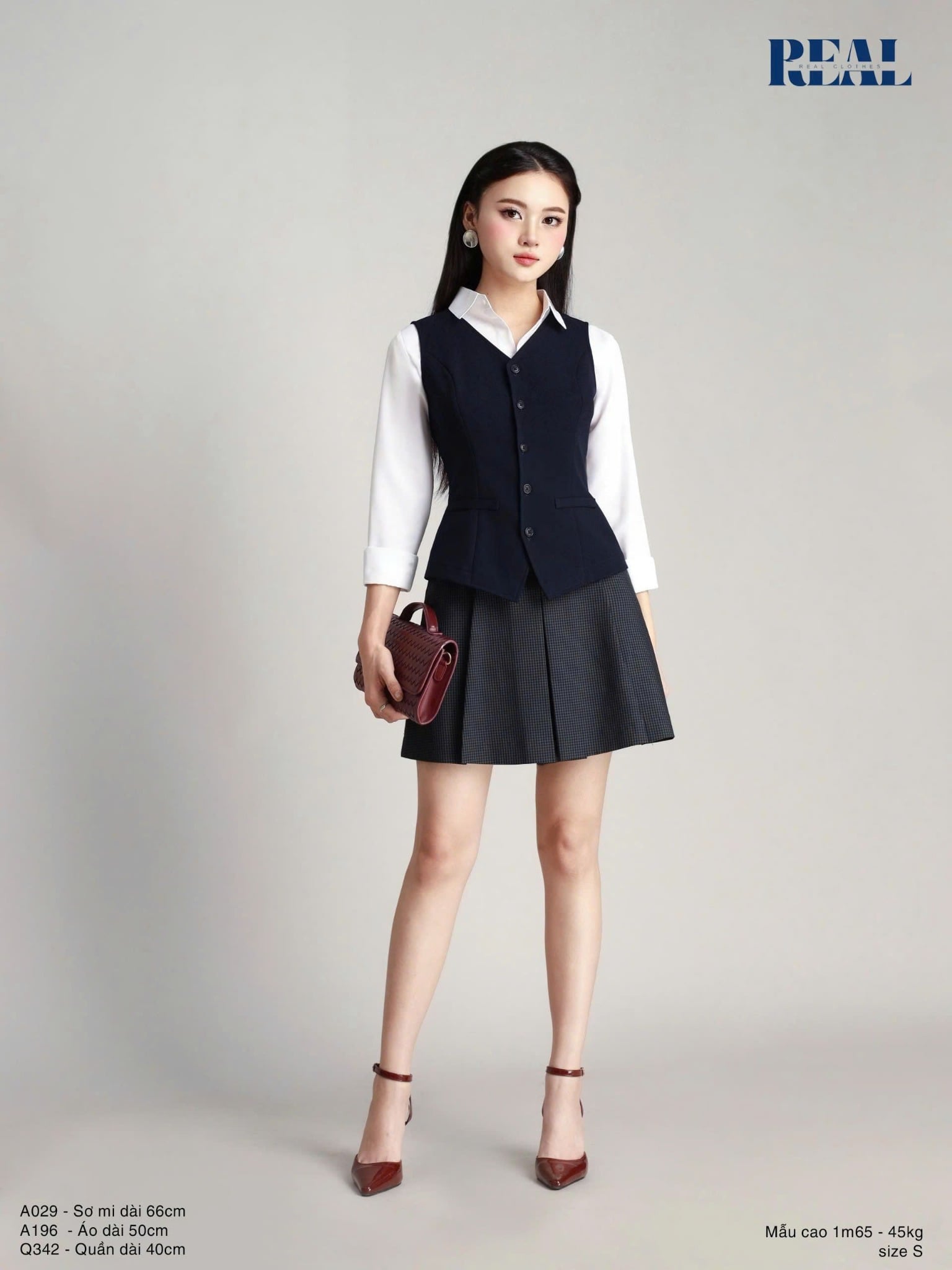 Sơ mi basic cổ nhọn trắng