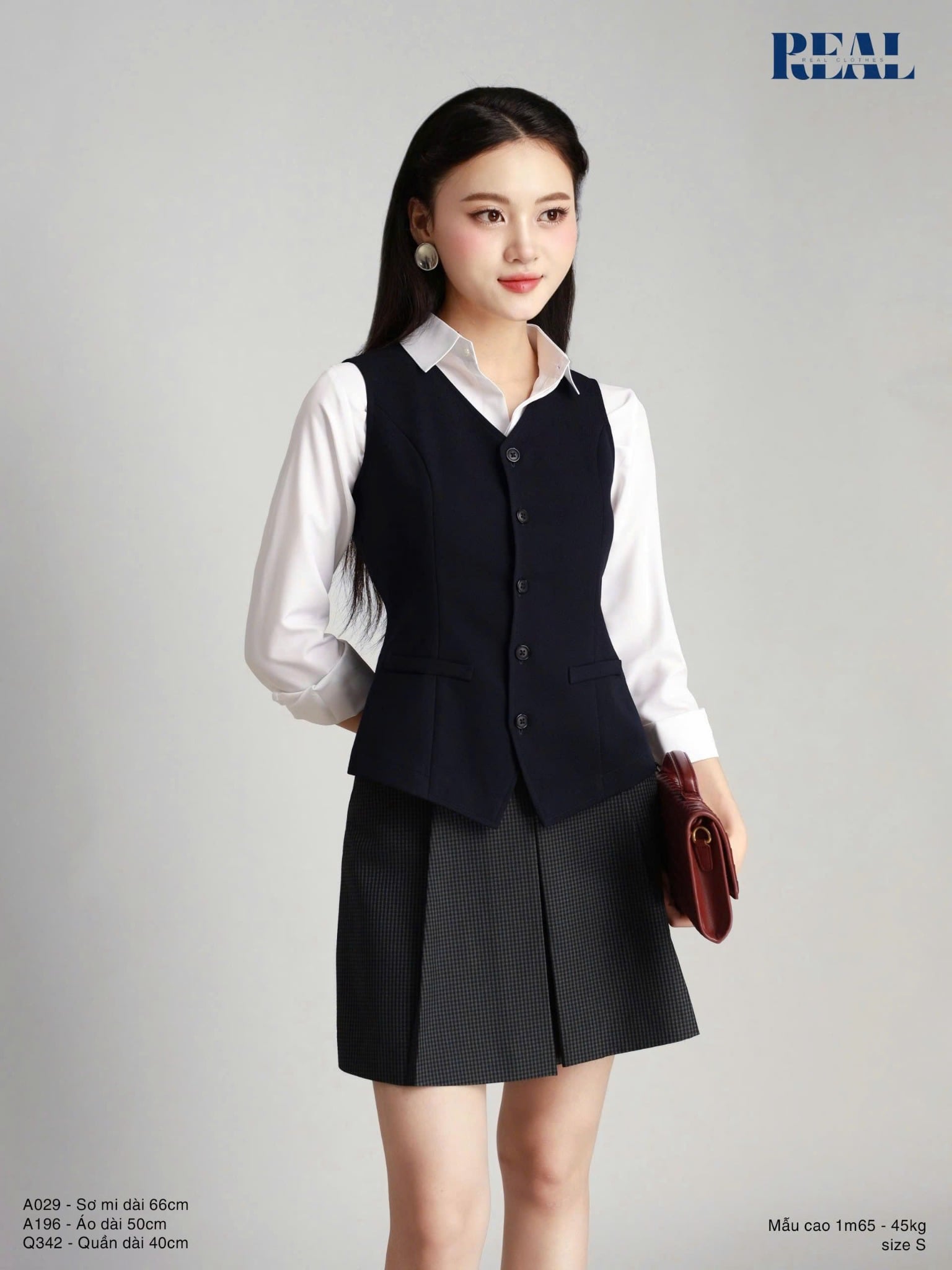 Sơ mi basic cổ nhọn trắng