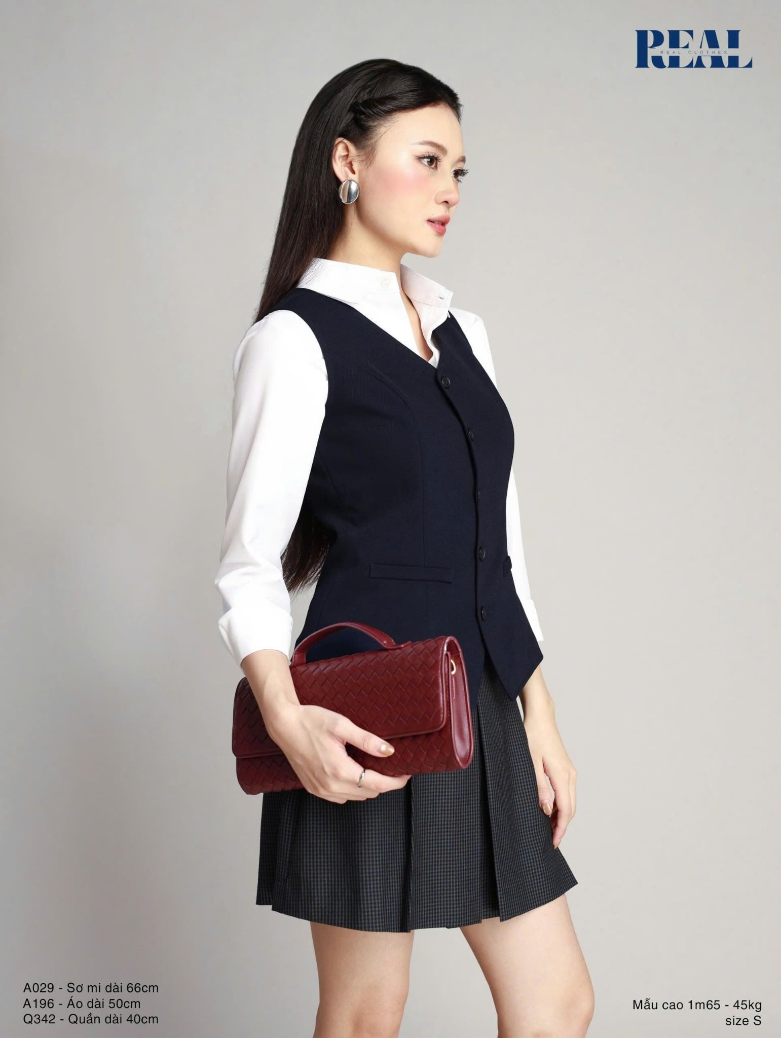 Sơ mi basic cổ nhọn trắng