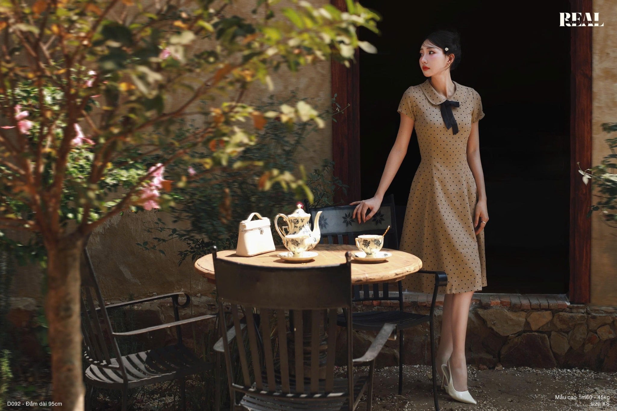 Đầm 8 mảnh cổ lá sen