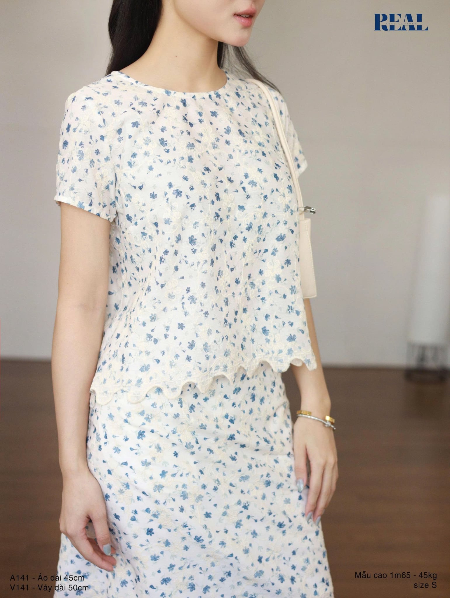  Áo cotton hoa thêu 