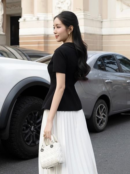 Trực diện Áo kiểu công sở peplum cổ vuông AAB23B