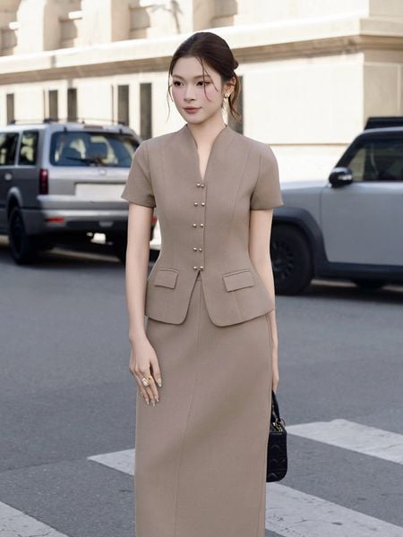 Trực diện Áo kiểu công sở cotton hàn cổ V AAA30A