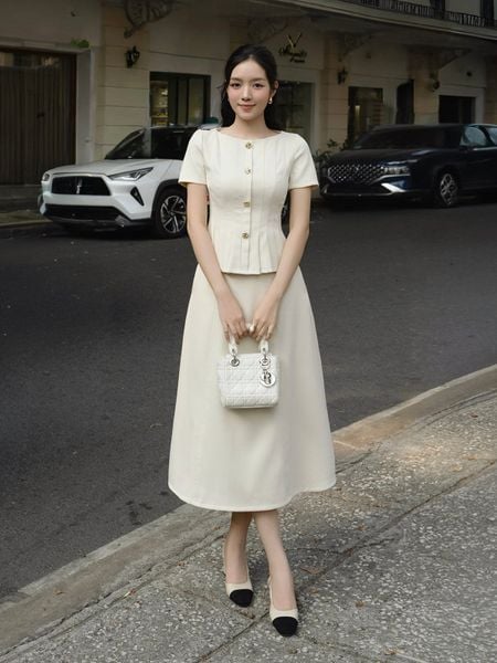 Trực diện Áo kiểu công sở linen cổ thuyền AAB25B